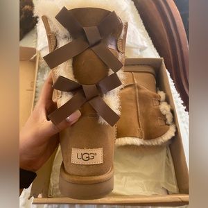 UGG Boots BAILEY BOW SIZE 9 WOMENS CHESTNUT (minor imperfections)